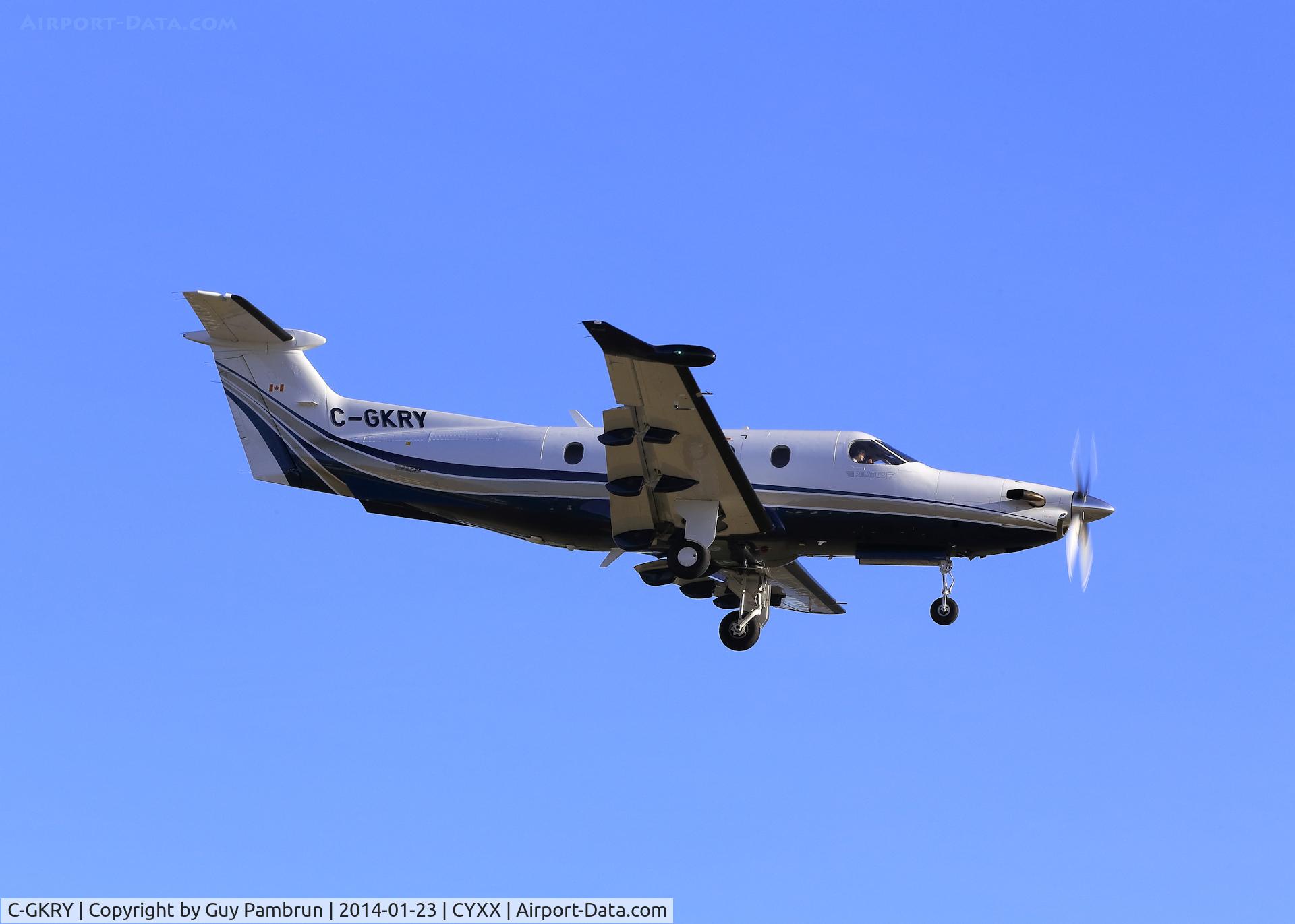 C-GKRY, 2009 Pilatus PC-12/47E C/N 1110, Landing... side view