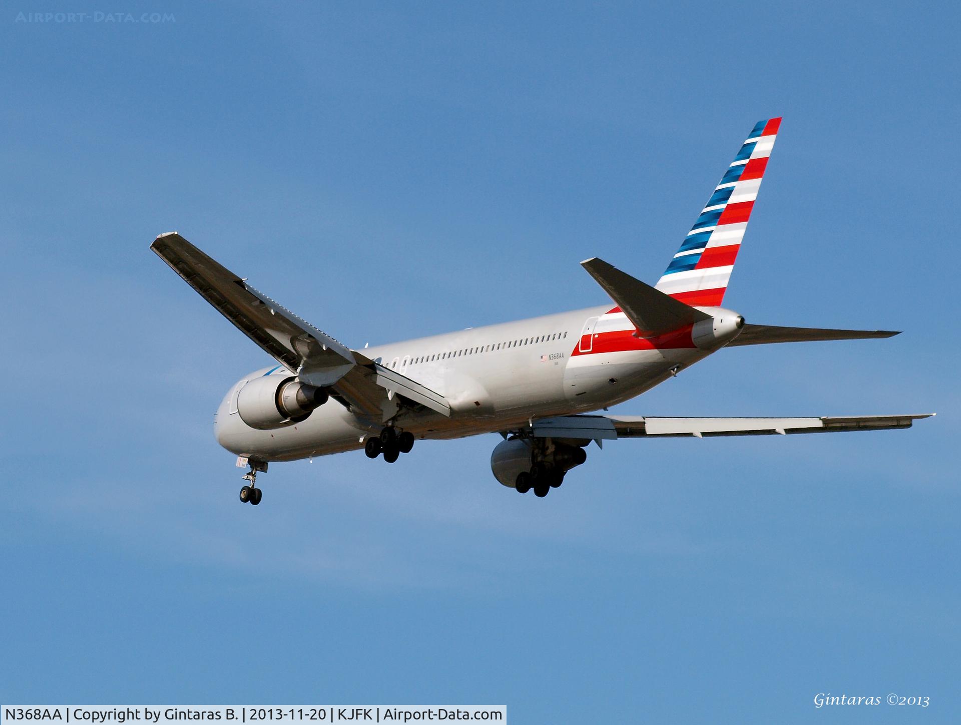 N368AA, 1991 Boeing 767-323 C/N 25195, Going to a landing on RWY 31R, JFK