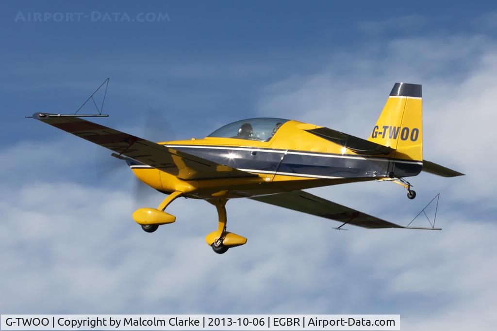 G-TWOO, 1996 Extra EA-300/200 C/N 05, Extra EA-300-200 at The Real Aeroplane Club's Pre-Hibernation Fly-In, Breighton Airfield, October 2013.