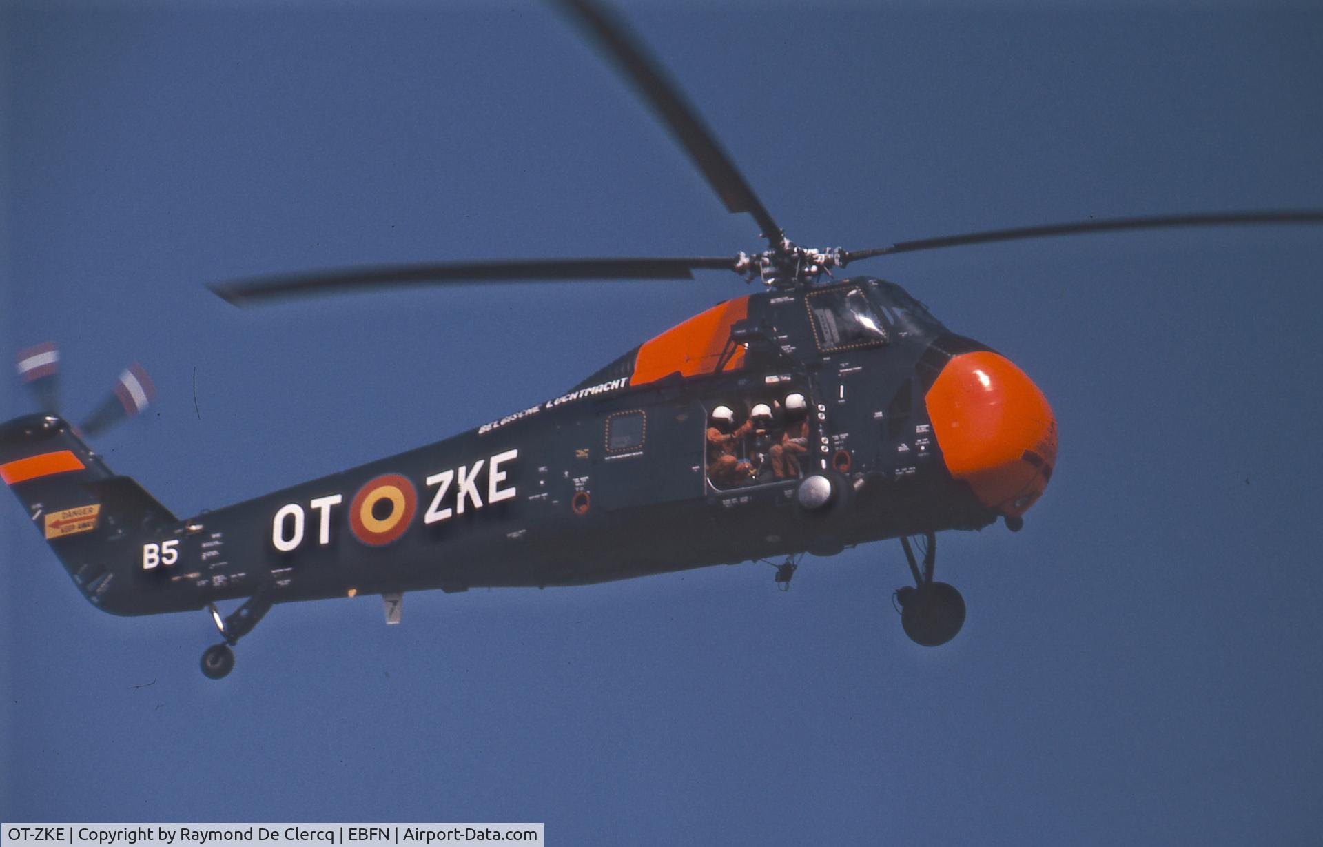 OT-ZKE, Sikorsky HSS-1 Seabat C/N SA146, During an airshow at Koksijde in the 70's.