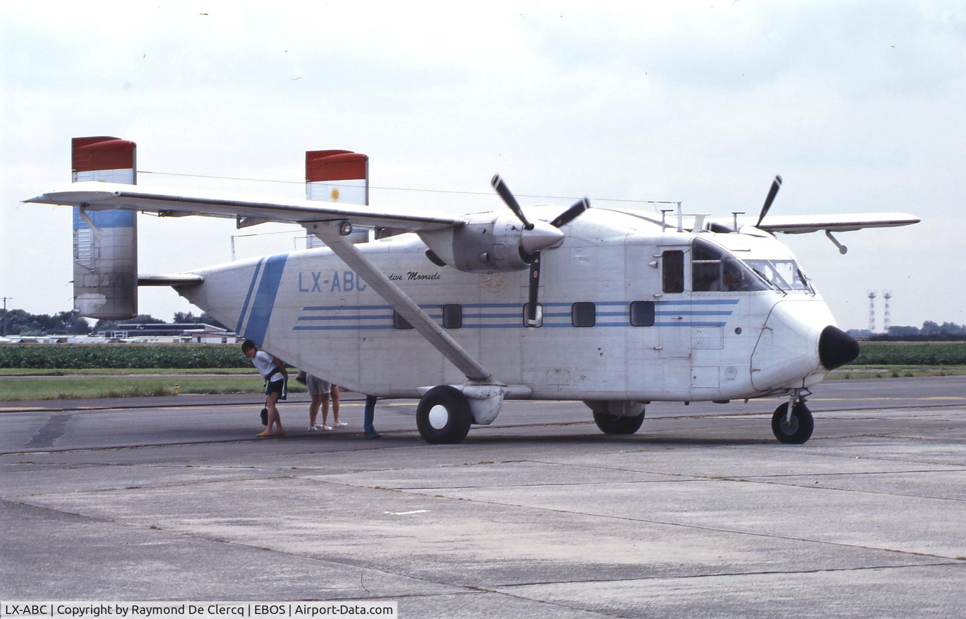 LX-ABC, Short Skyvan III-100 C/N SH-1888, Airshow Ostend in July 1997.
Used by Paraclub Moorsele.