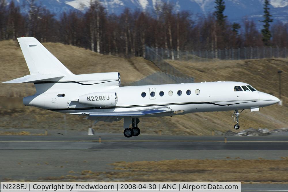 N228FJ, 1992 Dassault Mystere Falcon 50 C/N 228, About to touch down