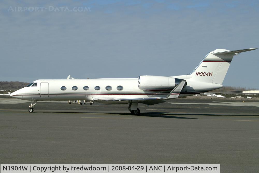N1904W, 1994 Gulfstream Aerospace G-IV SP C/N 1237, Taxying at ANC