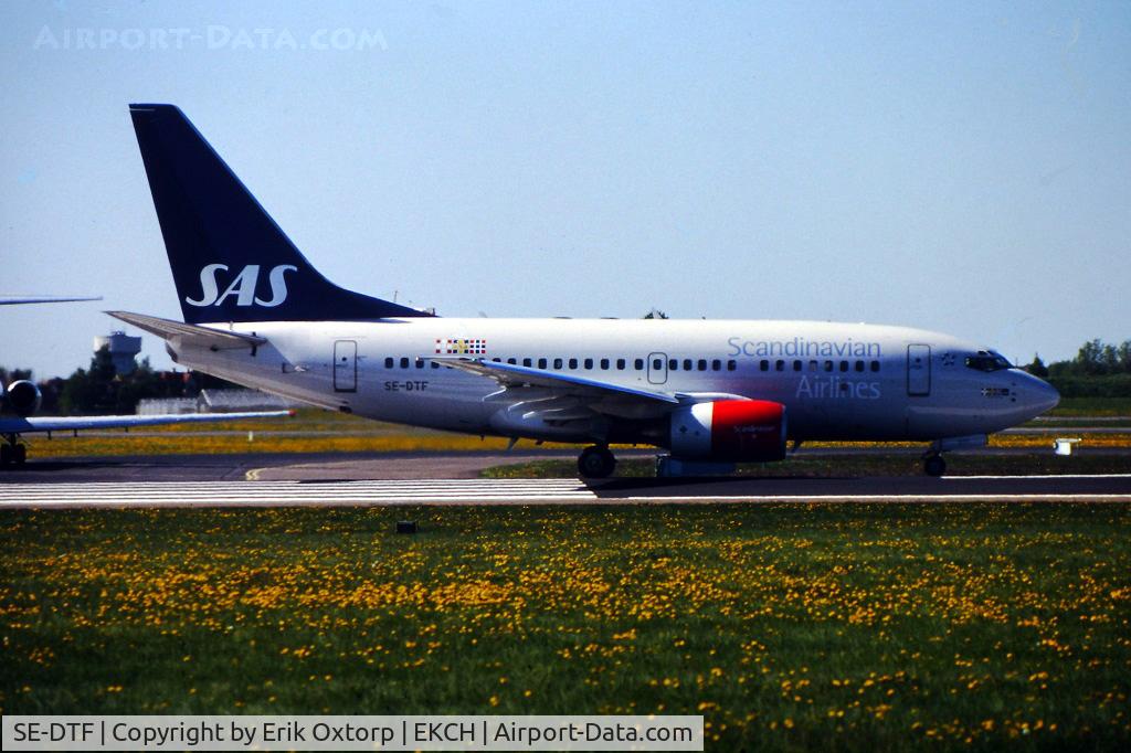 SE-DTF, 1999 Boeing 737-683 C/N 28309, SE-DTF ready for take off