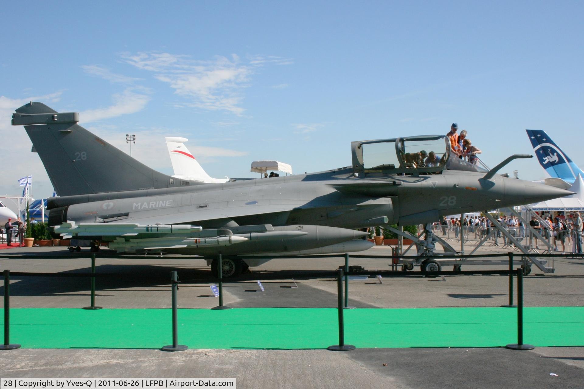 28, Dassault Rafale M C/N 28, Dassault Rafale M, Static display, Paris Le Bourget (LFPB-LBG) Air Show in june 2011