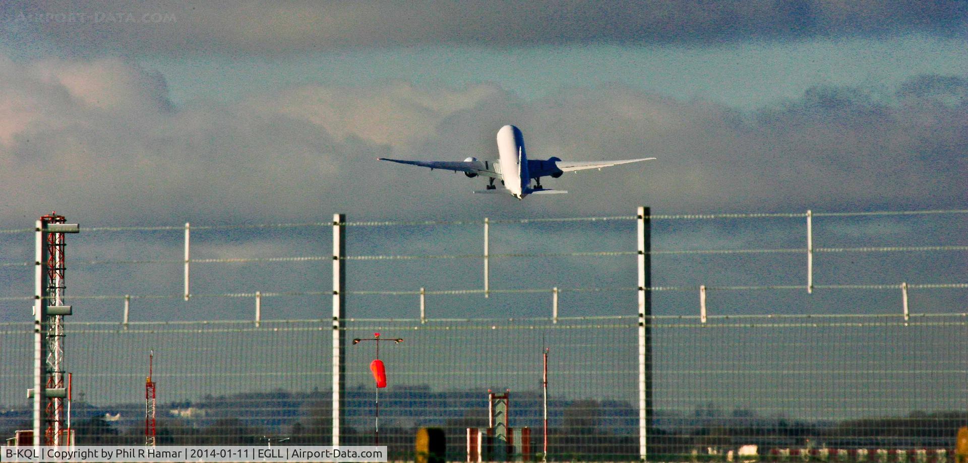 B-KQL, 2013 Boeing 777-367/ER C/N 41431, Cathay Pacific, 2013 Boeing 777-367(ER), (B-KQL) c/n 41431/1164, taken off from 27L Heathrow. © PhilRHamar