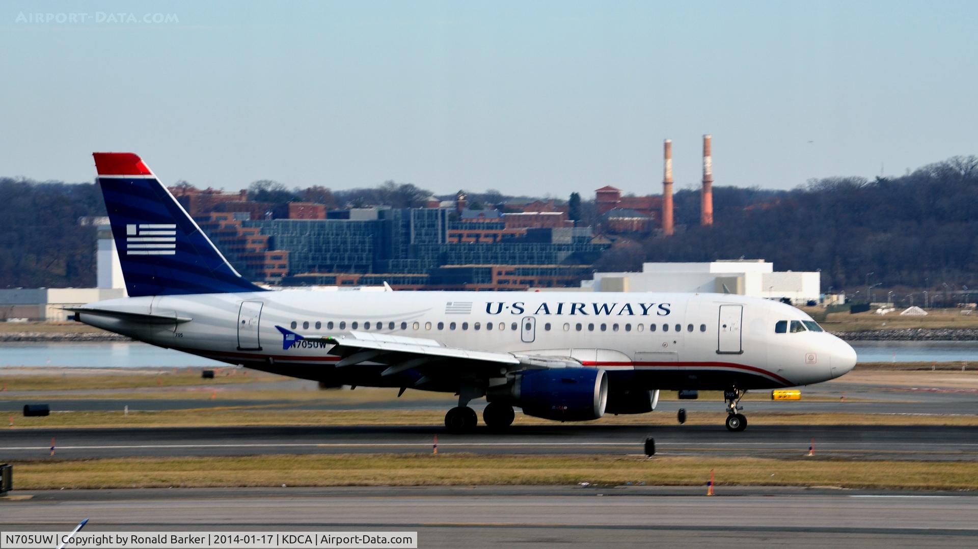 N705UW, 1998 Airbus A319-112 C/N 0929, Landing National