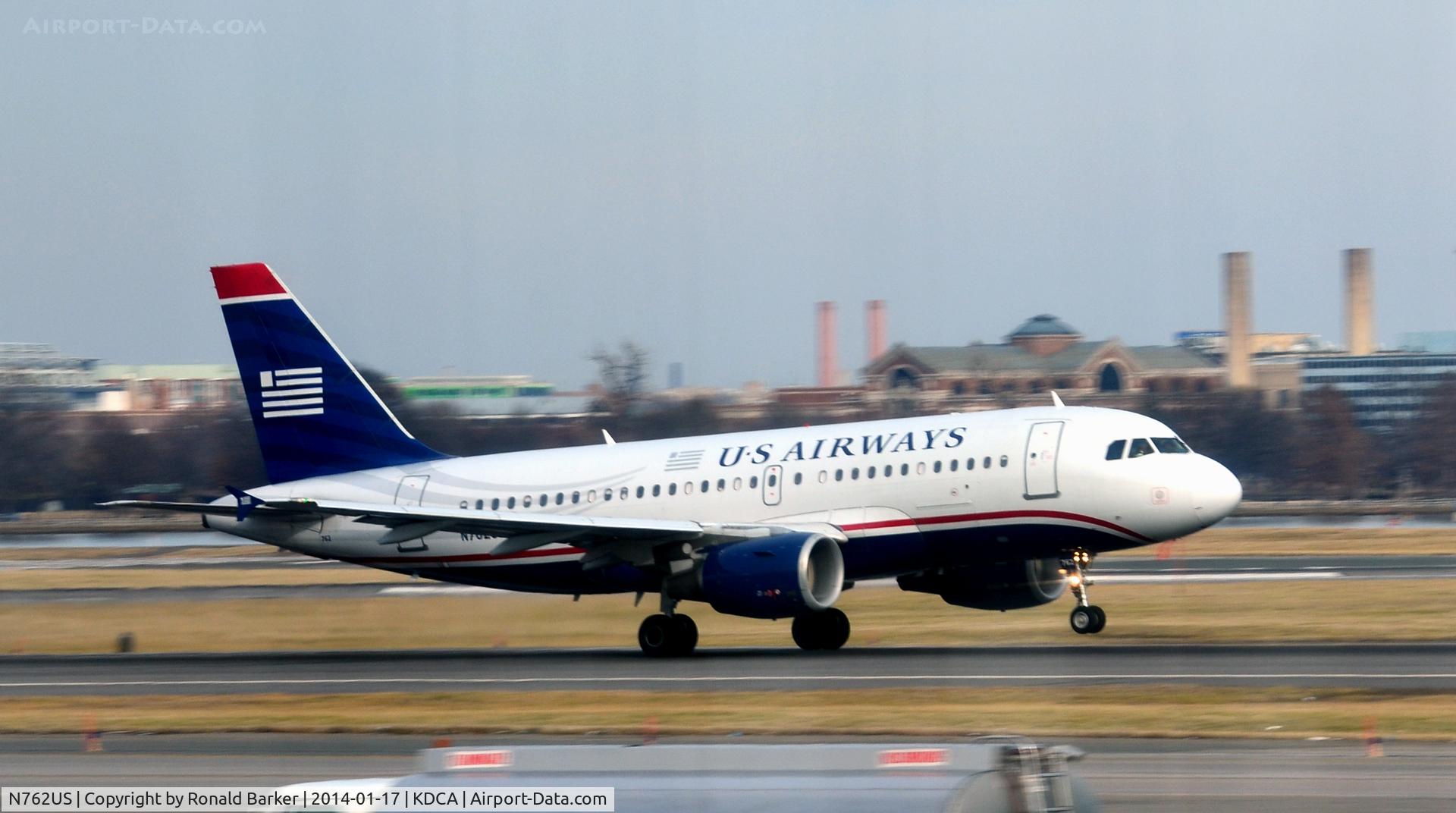 N762US, 2000 Airbus A319-112 C/N 1358, Takeoff National