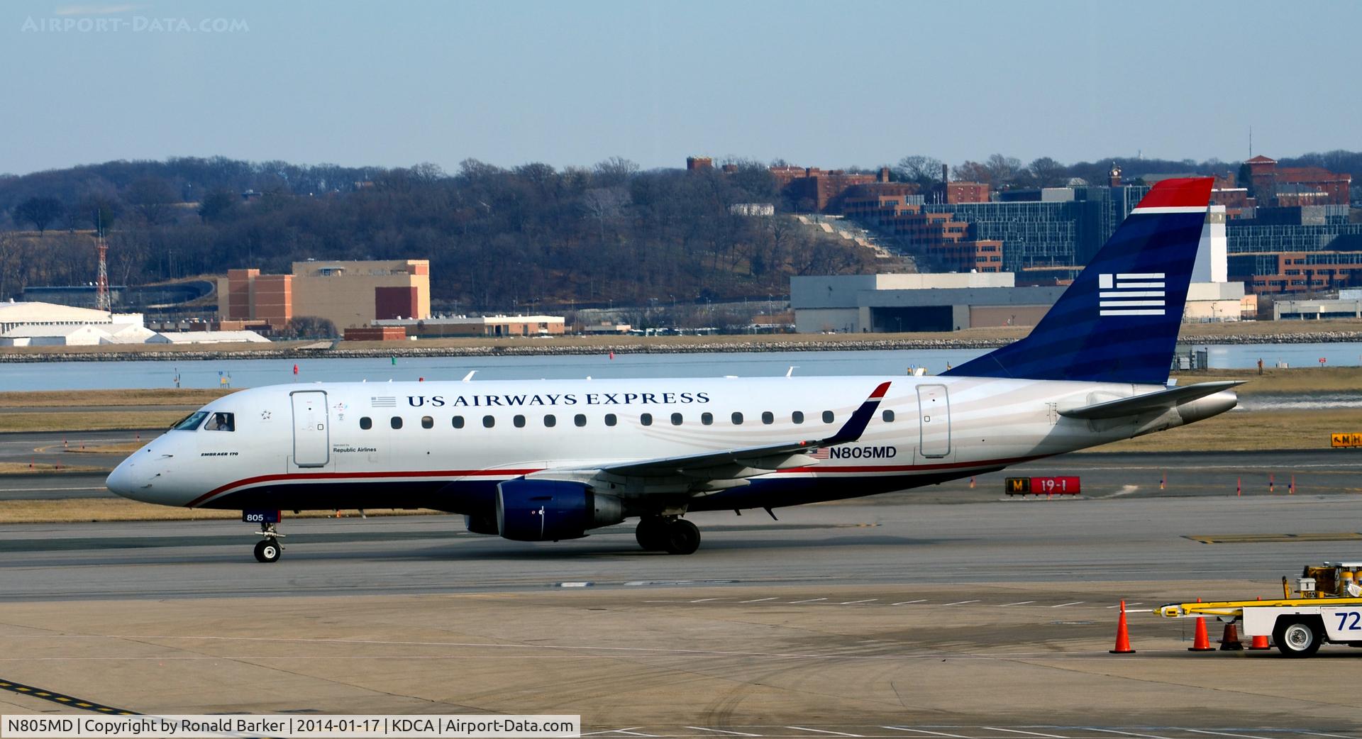 N805MD, 2004 Embraer 170SU (ERJ-170-100SU) C/N 17000018, Taxi National