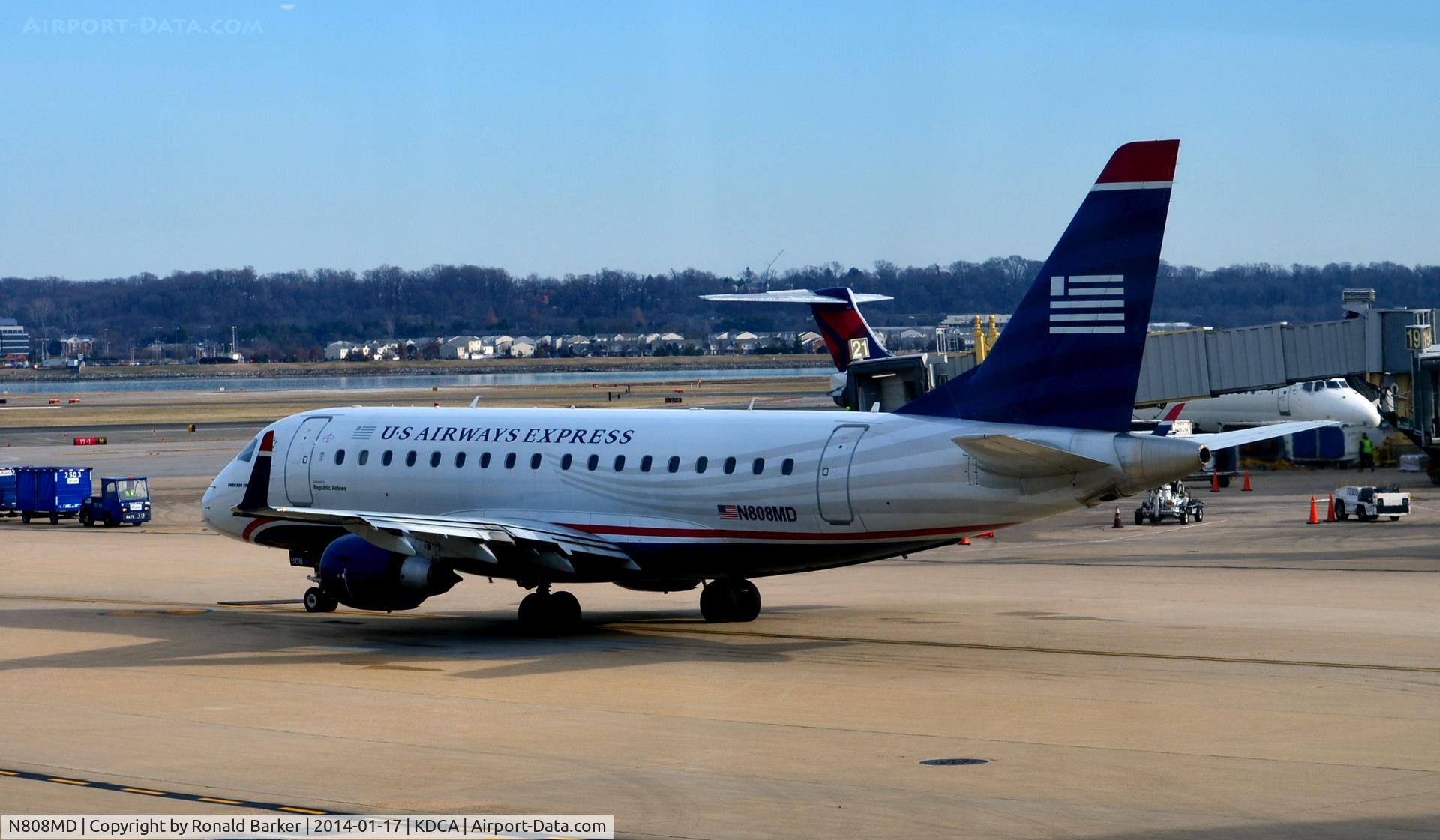 N808MD, 2004 Embraer 170SU (ERJ-170-100SU) C/N 17000021, Taxi for takeoff National