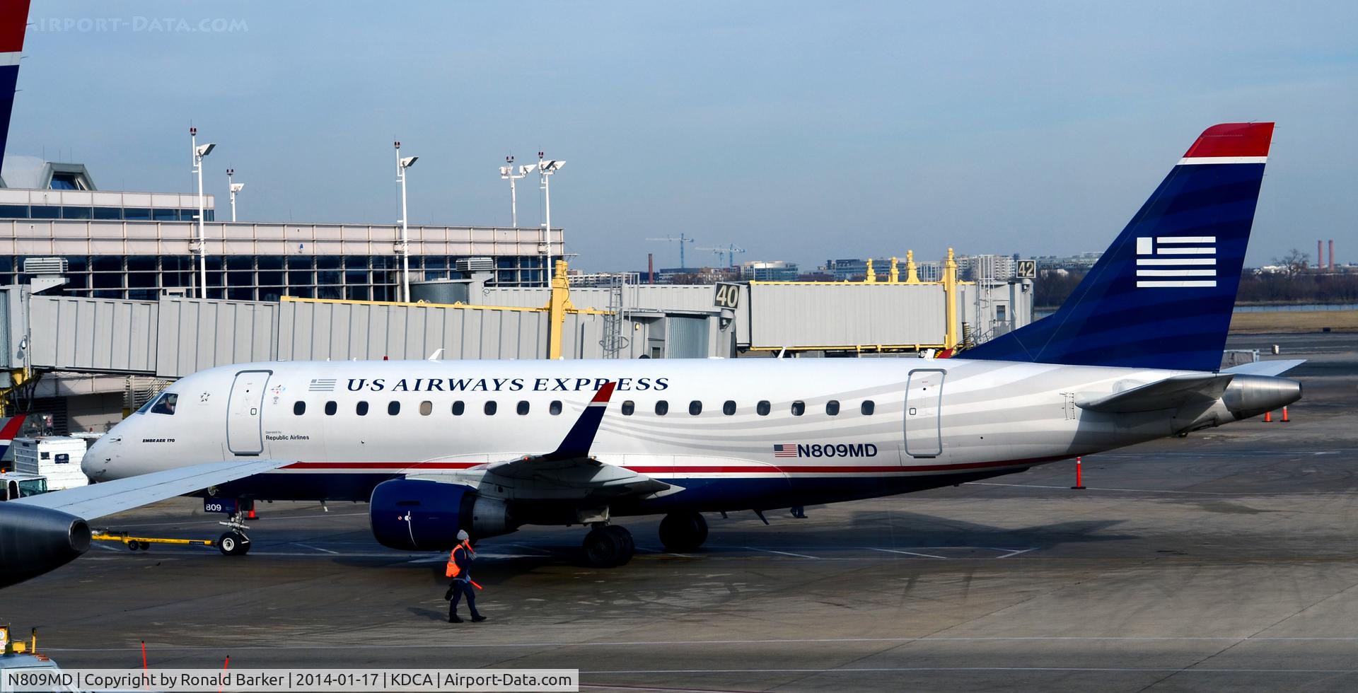 N809MD, 2004 Embraer 170SU (ERJ-170-100SU) C/N 17000022, Pushback National