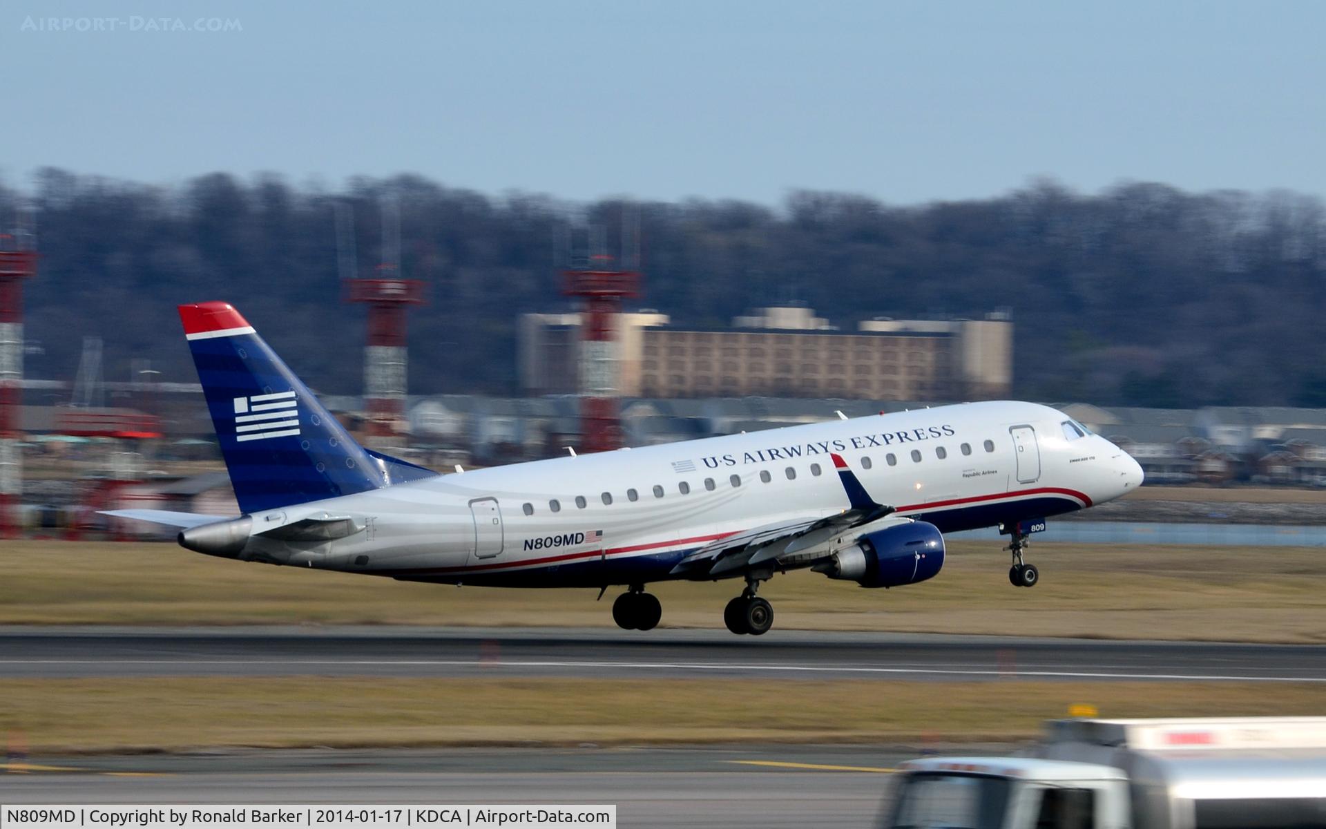 N809MD, 2004 Embraer 170SU (ERJ-170-100SU) C/N 17000022, Takeoff National