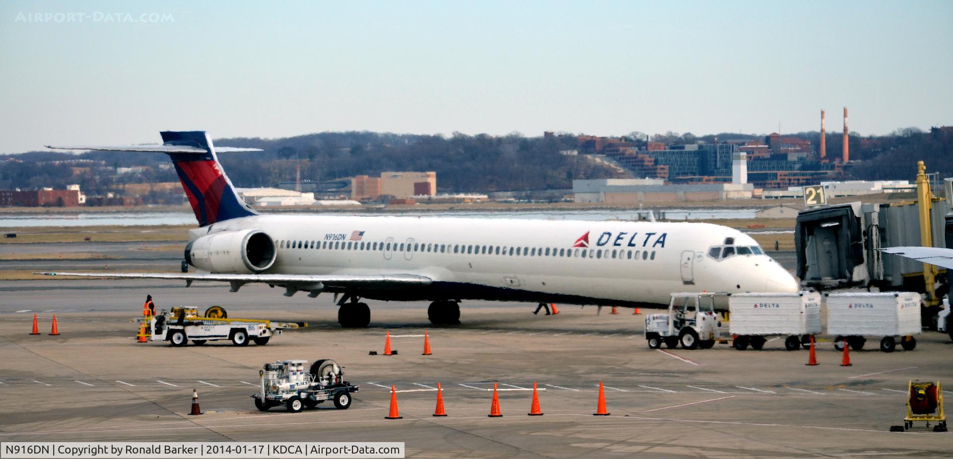 N916DN, 1996 McDonnell Douglas MD-90-30 C/N 53396, Gate 21 National