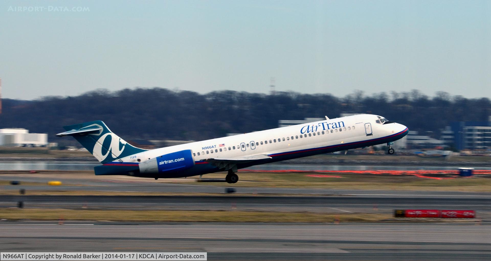 N966AT, 2001 Boeing 717-200 C/N 55027, Takeoff National