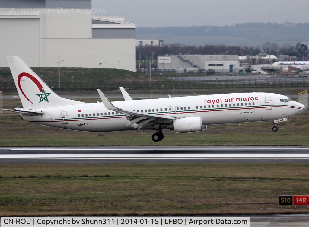 CN-ROU, 2009 Boeing 737-8B6 C/N 33069, Landing rwy 14R with french titles