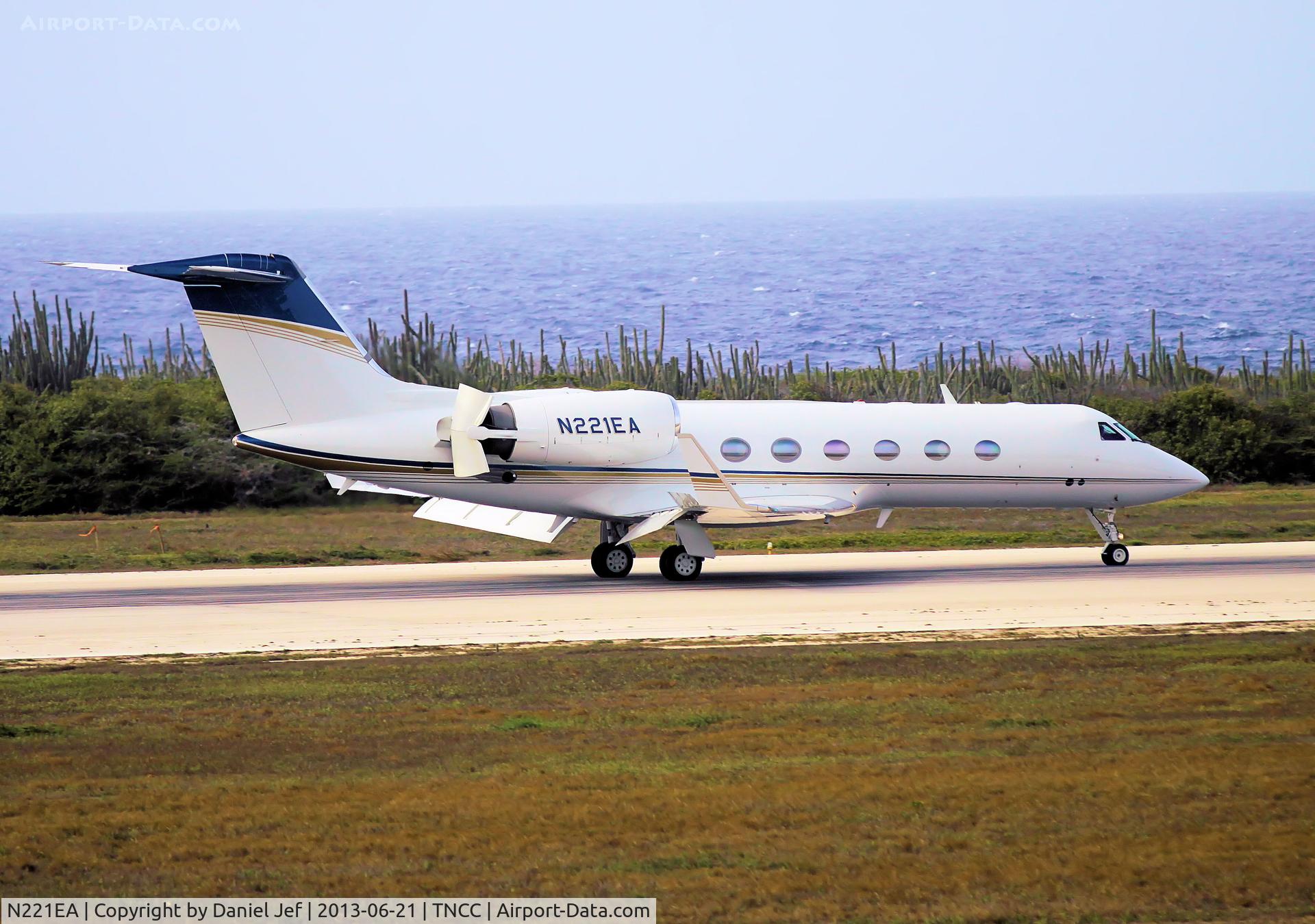 N221EA, 2002 Gulfstream Aerospace G-IV C/N 1476, N221EA