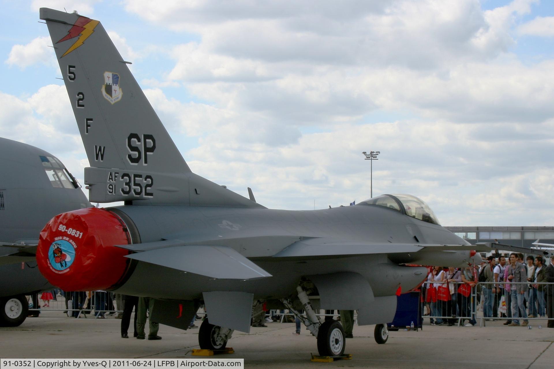 91-0352, 1993 General Dynamics F-16CJ Fighting Falcon C/N CC-50, General Dynamics F-16CJ Fighting Falcon from the 480th FS, Static Display Paris-Le Bourget (LFPB-LBG) Air Show 2011