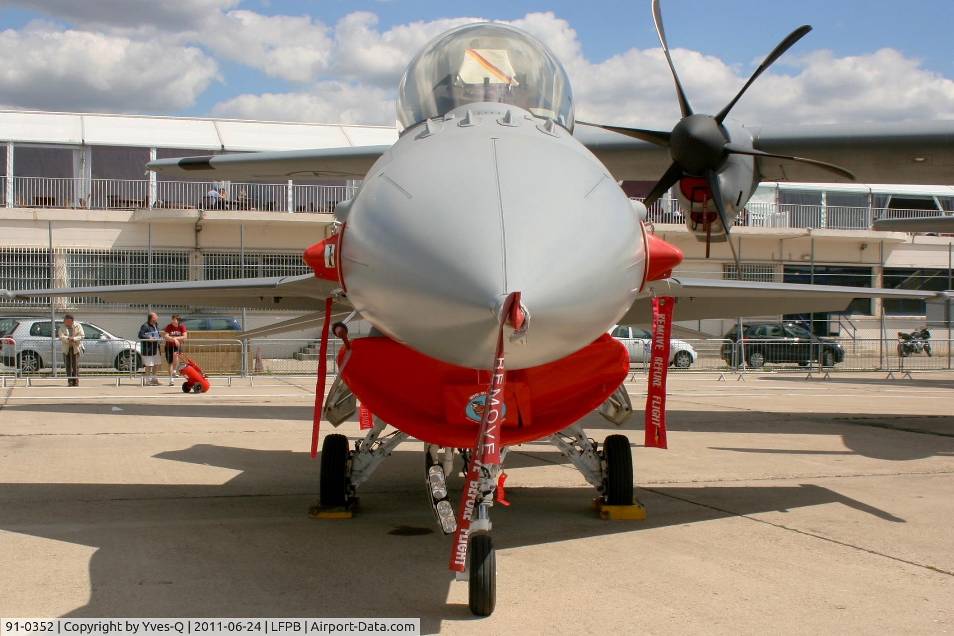 91-0352, 1993 General Dynamics F-16CJ Fighting Falcon C/N CC-50, General Dynamics F-16CJ Fighting Falcon from the 480th FS, Static Display Paris-Le Bourget (LFPB-LBG) Air Show 2011