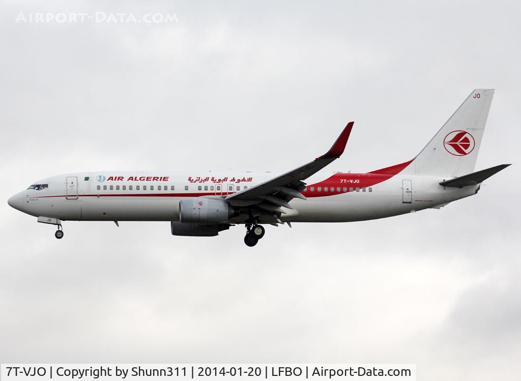 7T-VJO, 2001 Boeing 737-8D6 C/N 30207, Landing rwy 32L now fitted with winglets