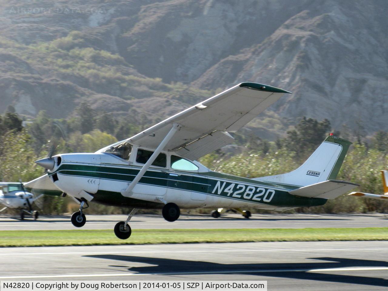 N42820, 1968 Cessna 182L Skylane C/N 18259204, 1968 Cessna 182L SKYLANE, Continental O-470-S 230 Hp, takeoff Rwy 04 in gusty santana wind