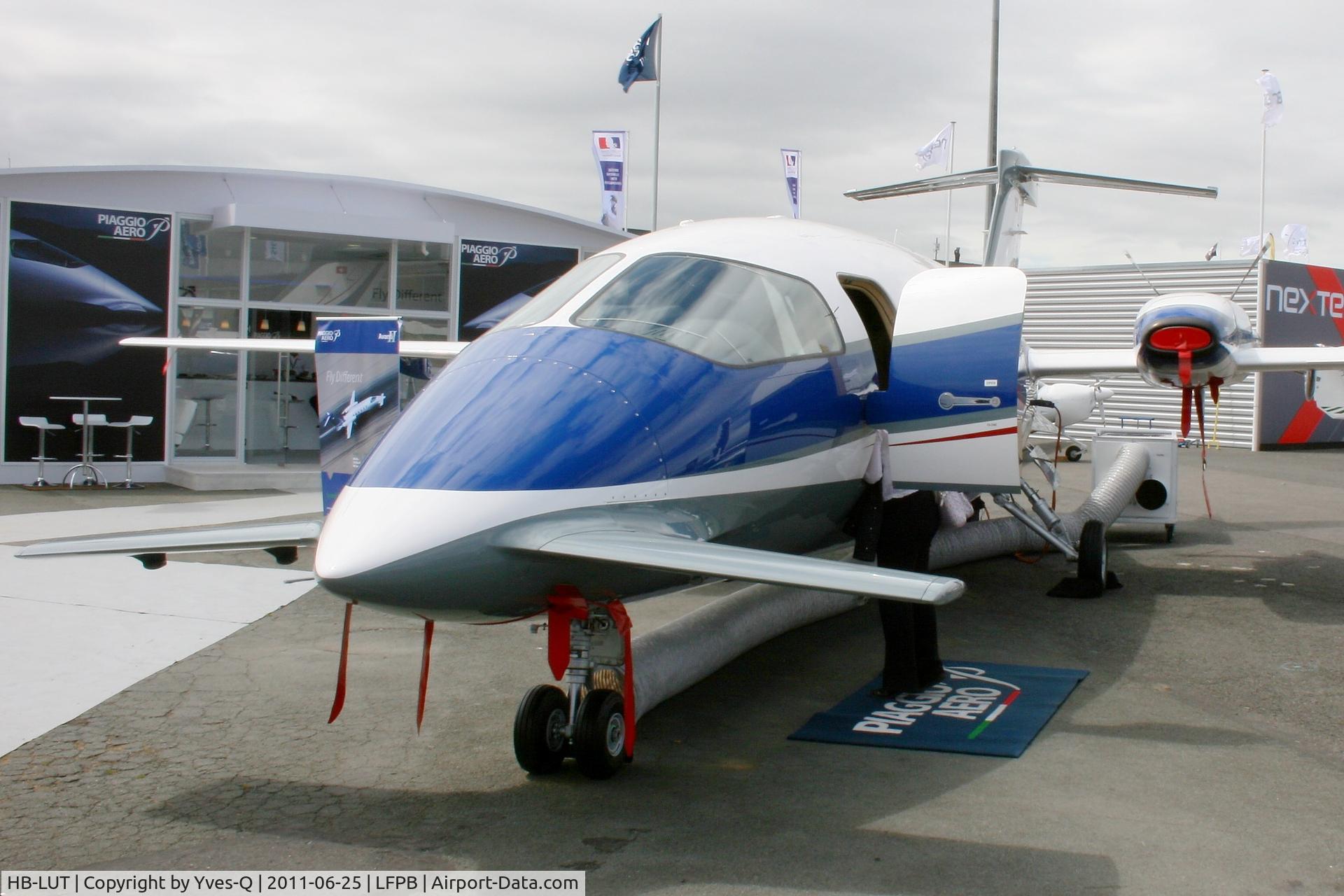HB-LUT, 2010 Piaggio P-180 Avanti C/N 1201, Piaggio P-180 Avanti, Static display, Paris Le Bourget (LFPB-LBG) Air Show in june 2011