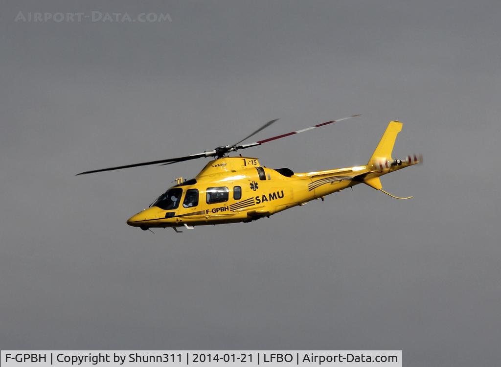 F-GPBH, Agusta A-109E Power C/N 11606, Taking off... now in new c/s