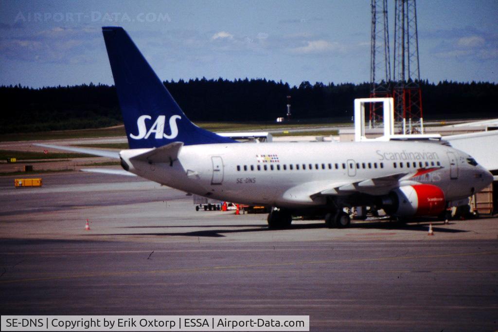 SE-DNS, 1998 Boeing 737-683 C/N 28297, SE-DNS in ARN