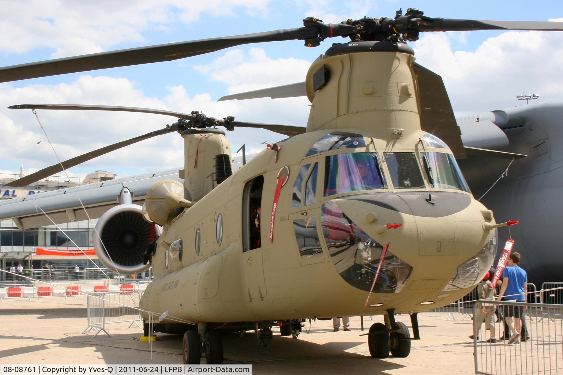 08-08761, 2008 Boeing CH-47F Chinook C/N M8761, Boeing CH-47F Chinook, Static Park, Paris Le Bourget (LFPB-LBG) Air Show 2011