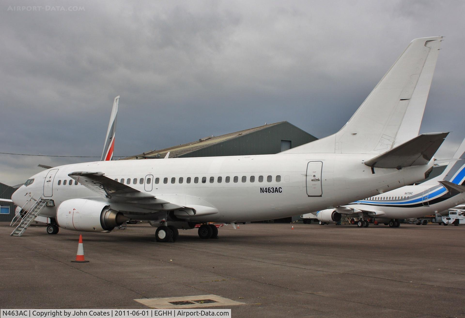 N463AC, 1995 Boeing 737-528 C/N 27425, Waiting for its turn in the paintshop