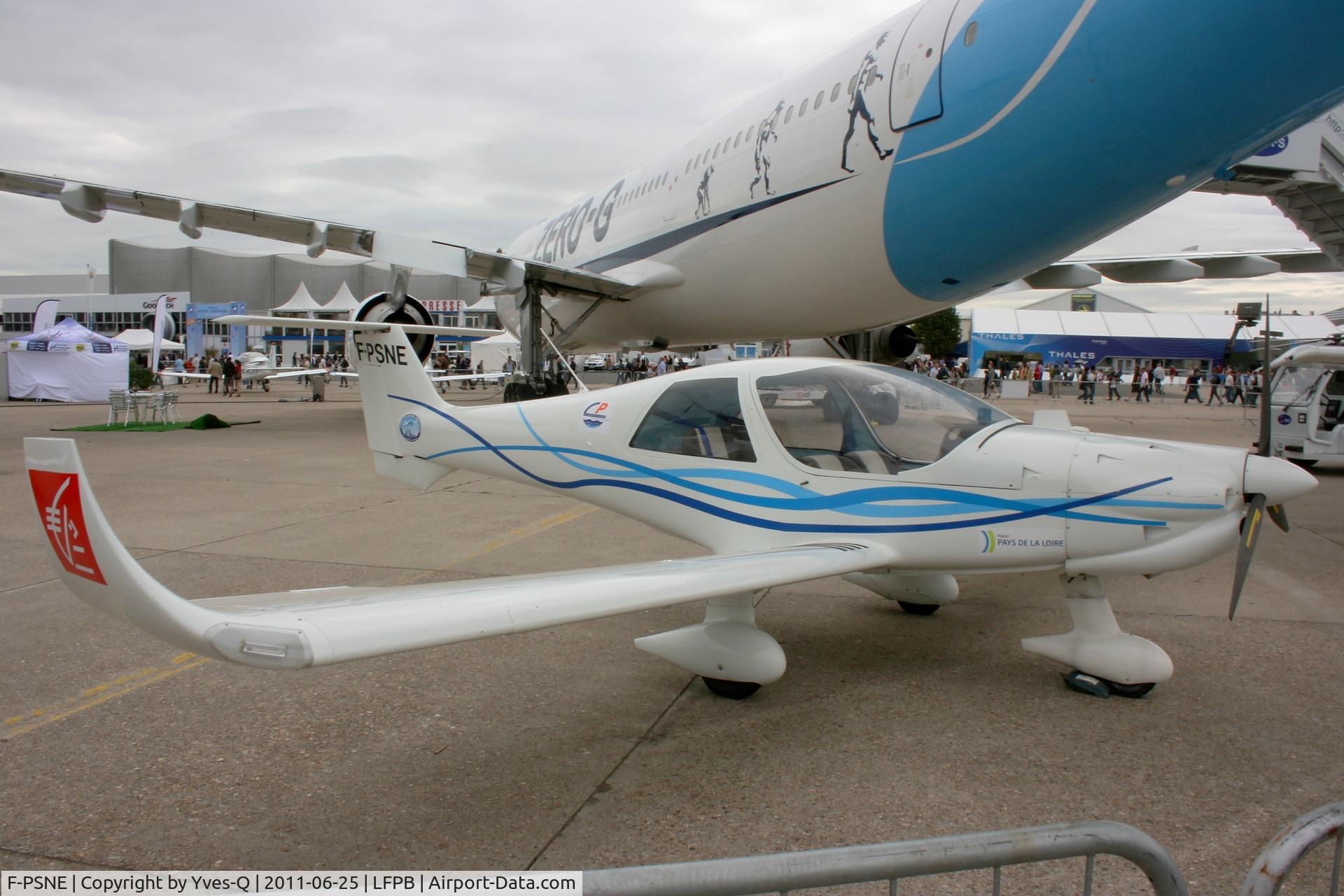 F-PSNE, Dyn'Aero MCR-4S C/N 73, Dyn'Aero MCR-4s, Aéro-club de l'Estuaire St-Nazaire Montoir, Static Display, Paris Le Bourget (LFPB-LBG) Air Show 2011