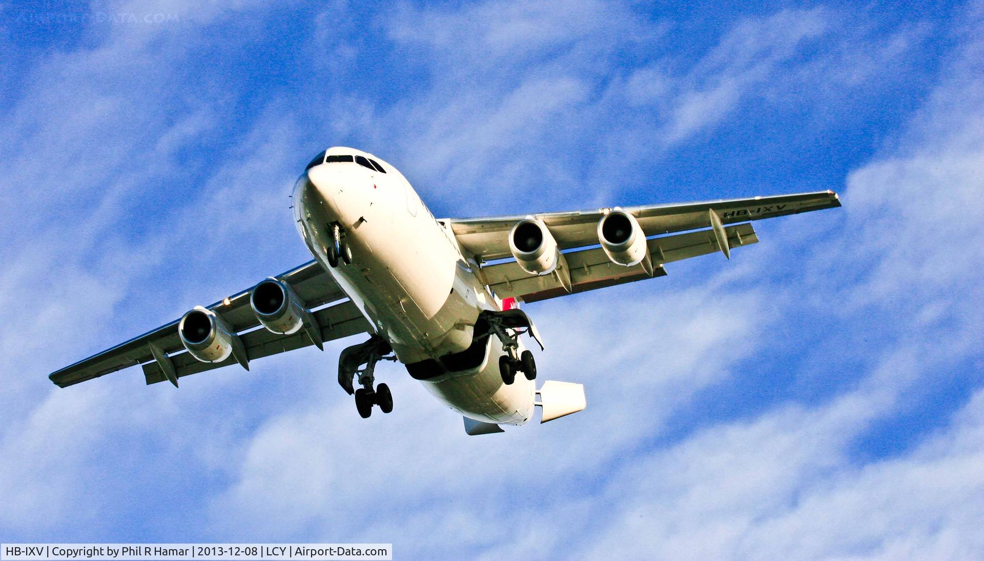 HB-IXV, 1995 British Aerospace Avro 146-RJ100 C/N E3274, Swiss Air, (HB-IXV) 1995 British Aerospace Avro 146 RJ-100, c/n E.3274, on approach to land on 27 (LCY). © PhilRHamar