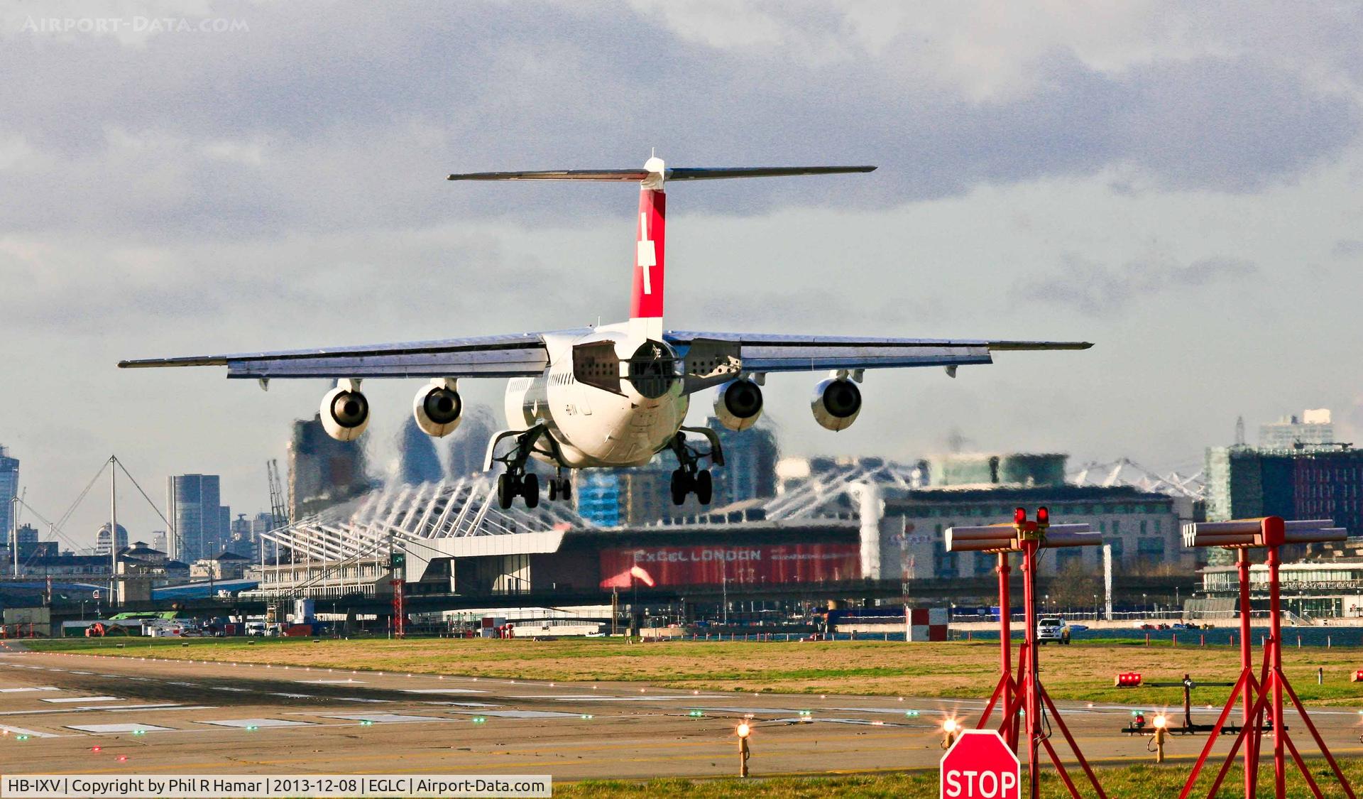 HB-IXV, 1995 British Aerospace Avro 146-RJ100 C/N E3274, Swiss Air, (HB-IXV) 1995 British Aerospace Avro 146 RJ-100, c/n E.3274, on approach to land on 27 (LCY). © PhilRHamar