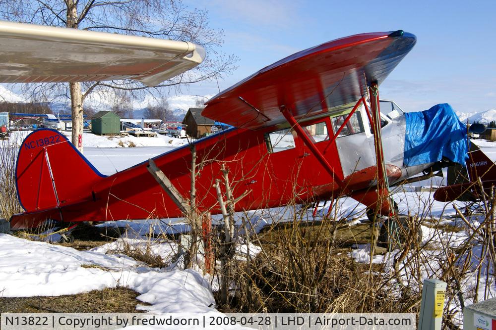 N13822, 1933 Stinson JR. SR C/N 8774, In conspicuous red color