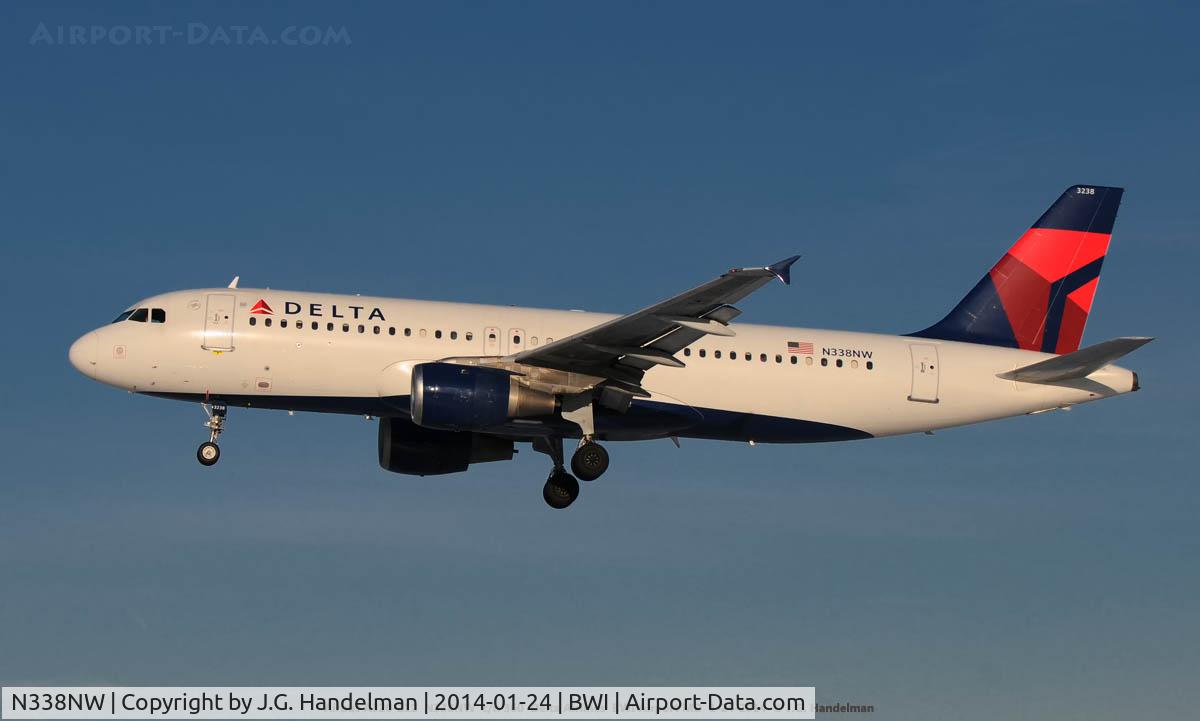 N338NW, 1992 Airbus A320-212 C/N 360, Final approach.