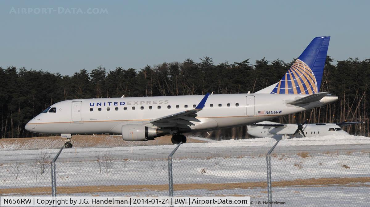 N656RW, 2005 Embraer 170SE (ERJ-170-100SE) C/N 17000113, Ready for take off.
