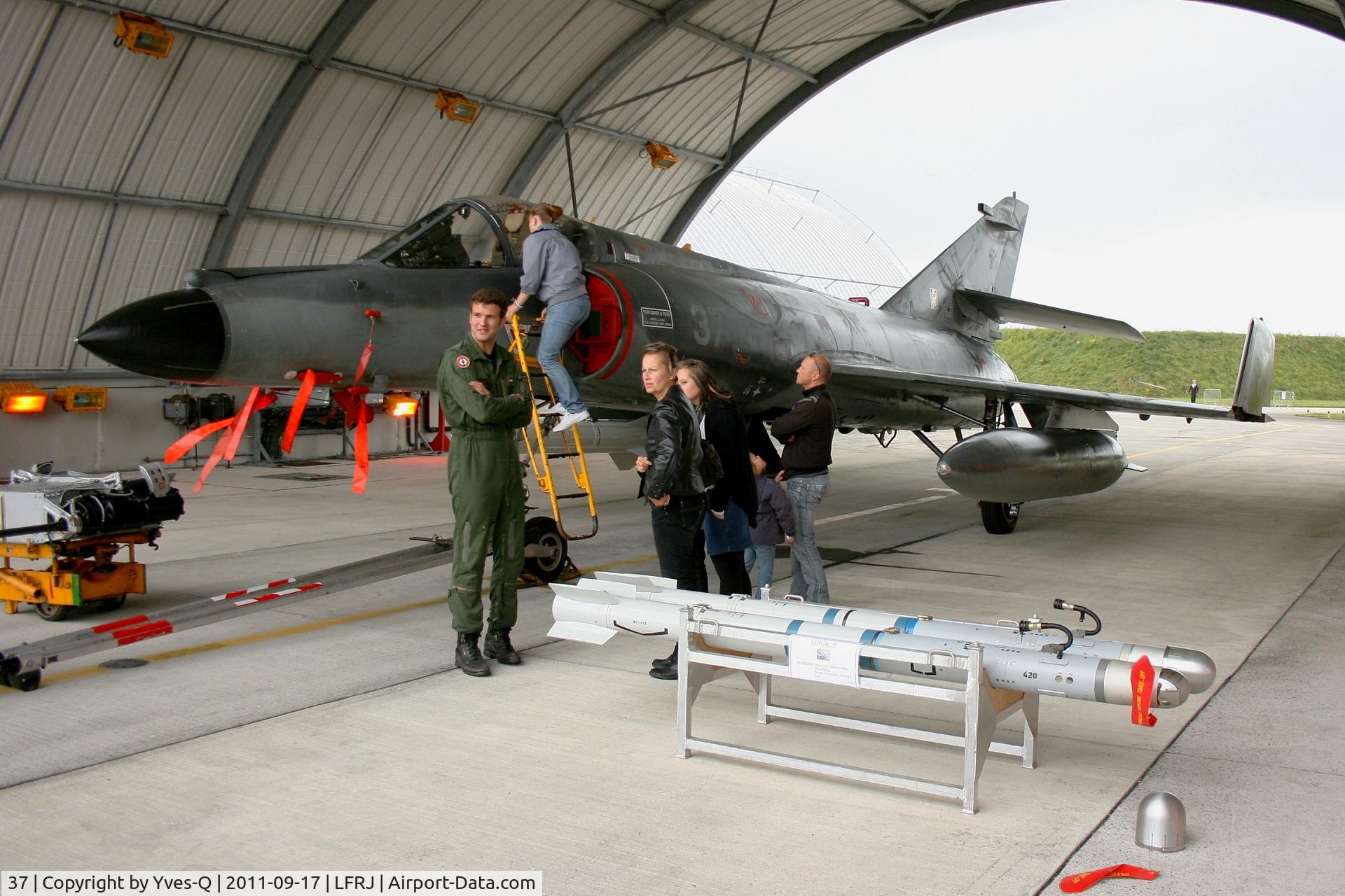 37, Dassault Super Etendard C/N 37, French Naval Aviation Dassault Super Etendard M (SEM), Landivisiau Naval Air Base (LFRJ) Open day 2011