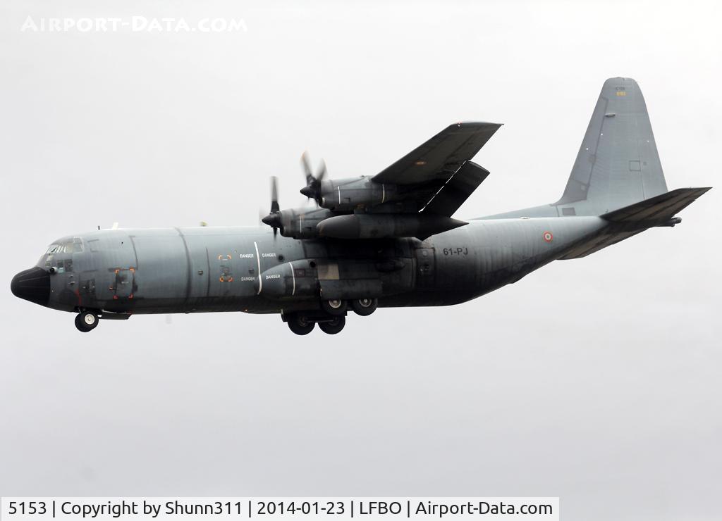 5153, 1988 Lockheed C-130H-30 Hercules C/N 382-5153, Landing rwy 32L