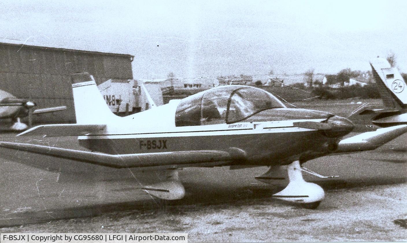 F-BSJX, Robin DR-300-108 2+2 C/N 516, probably the oldest picture of this DR300-108. Behind look at the CHRIS HEINZ first plane 