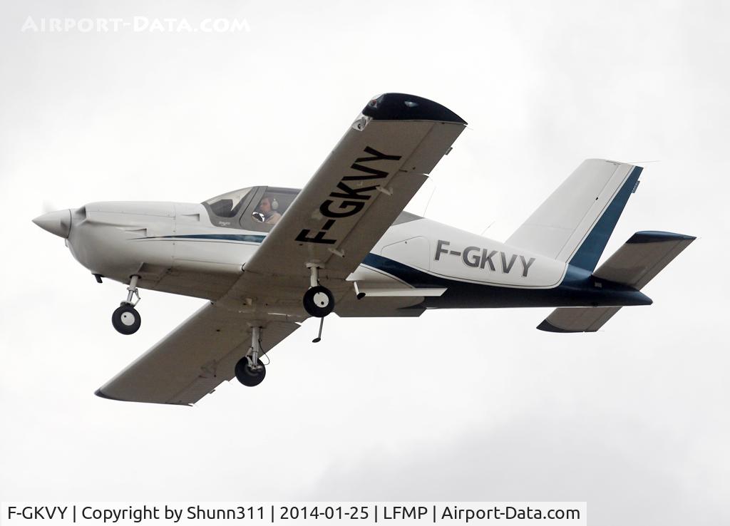 F-GKVY, Socata TB-9 Tampico C/N 1347, On take off under his new c/s...