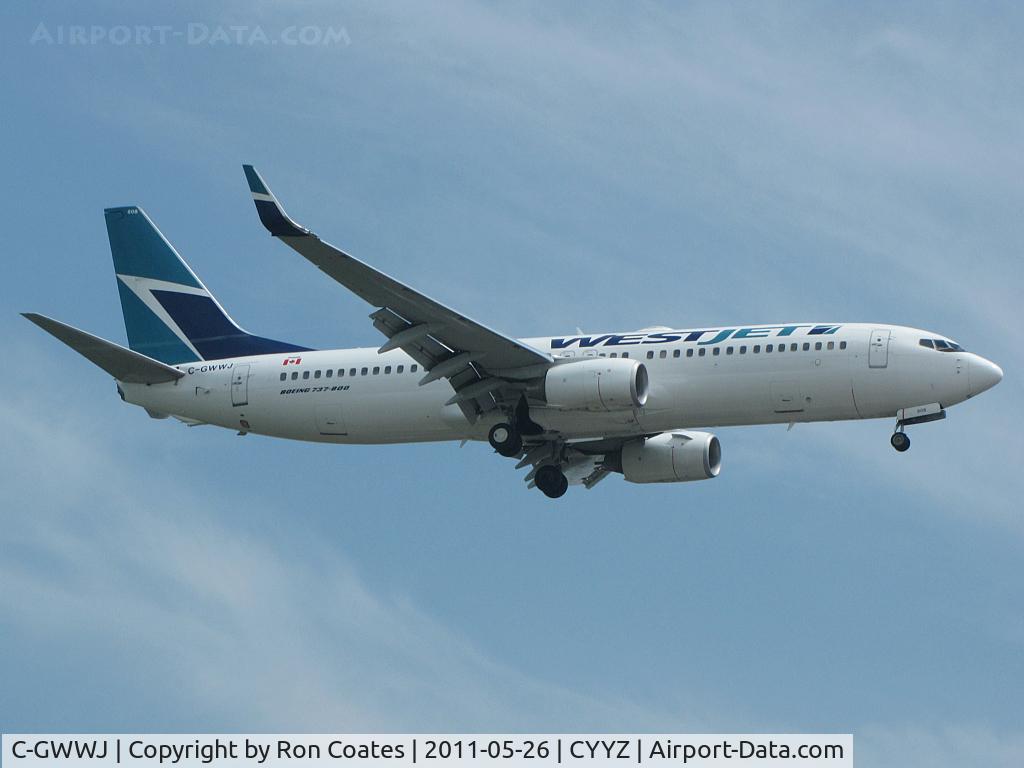 C-GWWJ, 2008 Boeing 737-8CT C/N 35080, This 2008 Westjet 737 prepares to land on rwy 24R at Toronto Int'l Airport