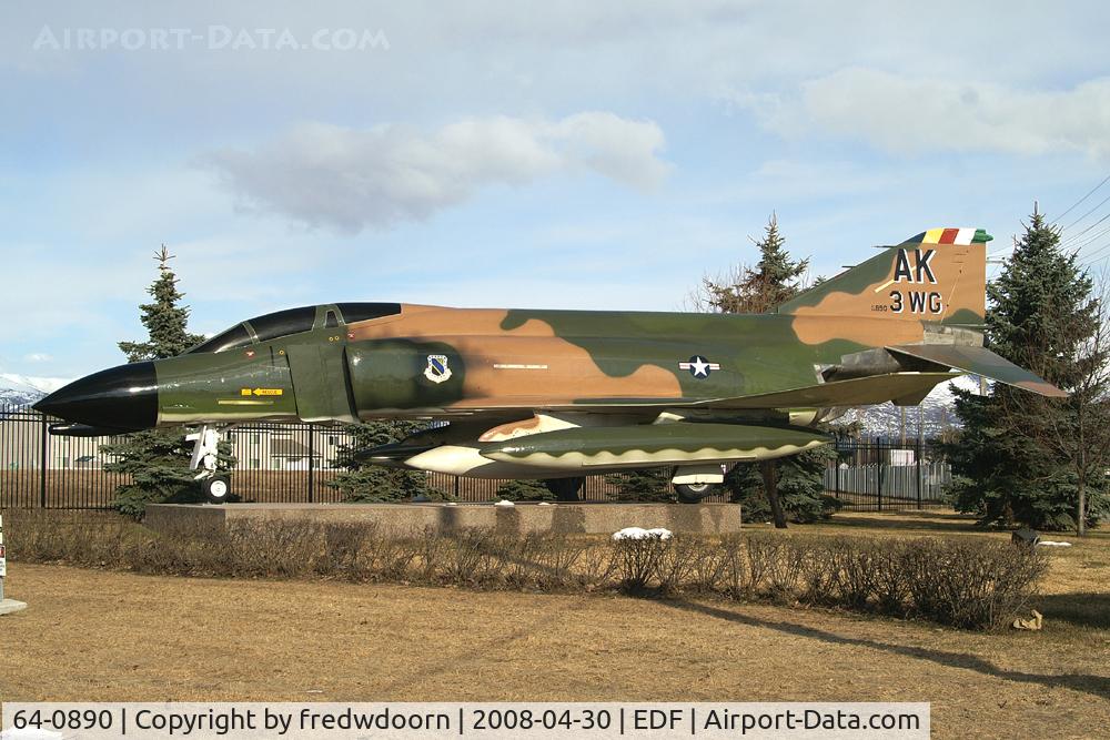 64-0890, 1964 McDonnell F-4C Phantom II C/N 1304, Gate gurad