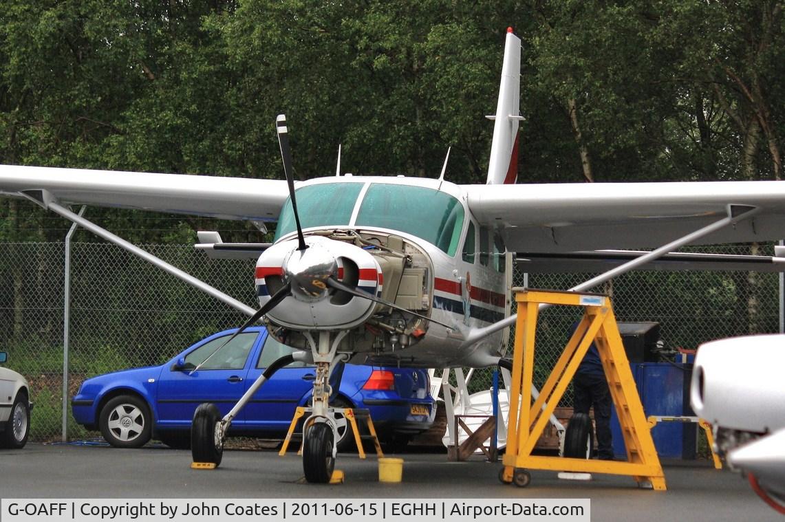 G-OAFF, 2007 Cessna 208 Caravan I C/N 20800415, Receiving attention