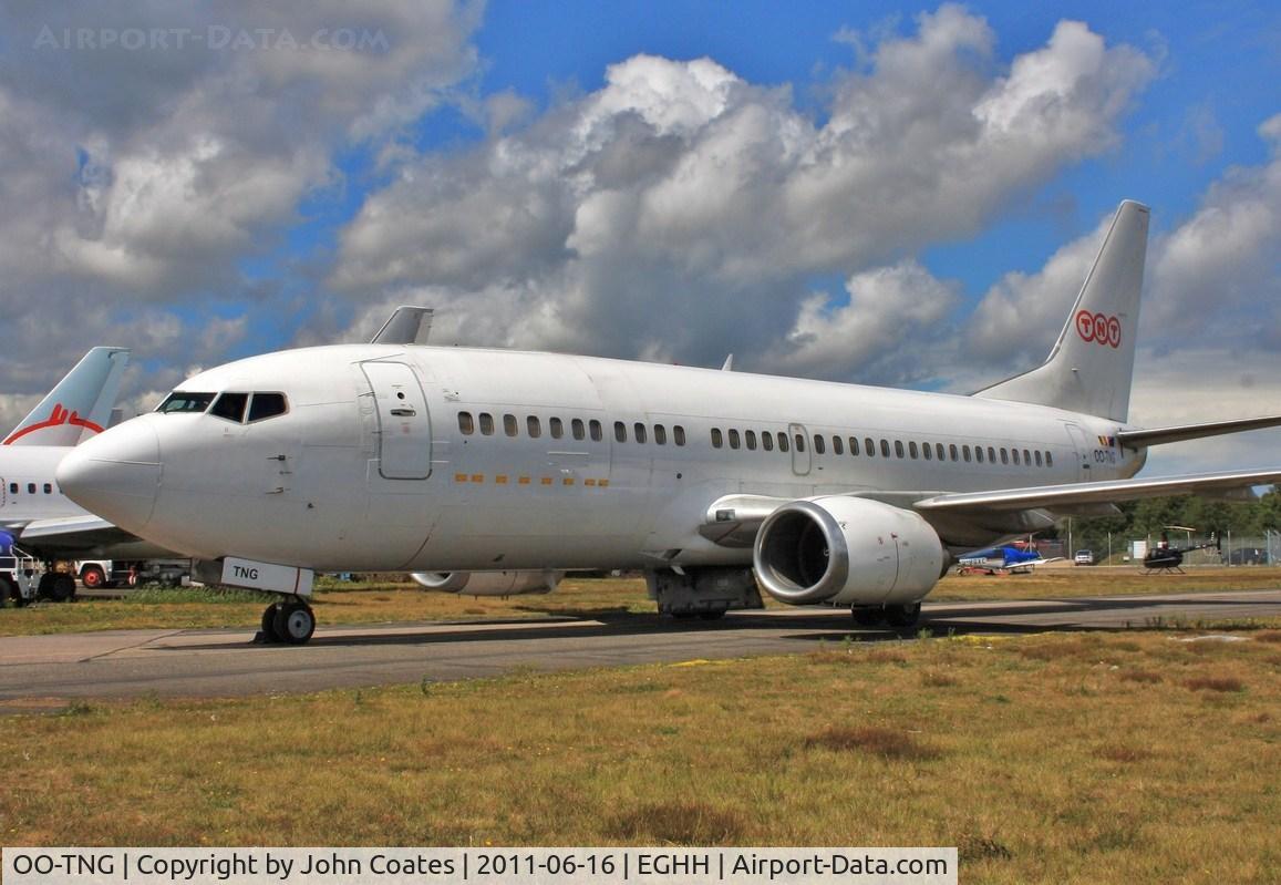 OO-TNG, 1988 Boeing 737-3Y0 C/N 24255, Receiving attention at European Aviation