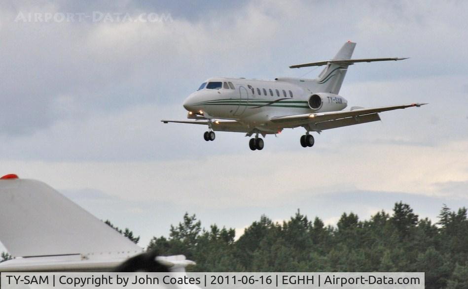 TY-SAM, 1983 British Aerospace HS.125-700A C/N 257195, Arriving on 26 past JETS
