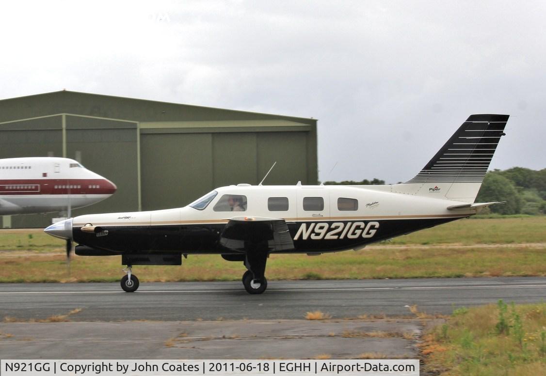 N921GG, 1998 Piper PA-46-350P Malibu Mirage C/N 4636136, Taxiing to Airtime