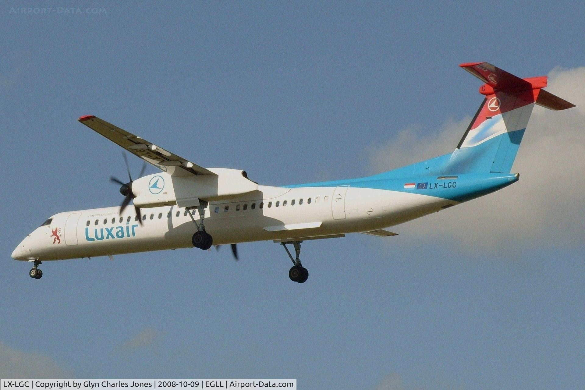 LX-LGC, 2007 De Havilland Canada DHC-8-402Q Dash 8 C/N 4162, On finals to runway 27L operating flight LG4403 from Luxembourg. On 25th October 2008 Luxair ceased operations at Heathrow after well over 40 years of continuous service and transferred all flights to London City (LCY/EGLC). Previously C-FLTY.