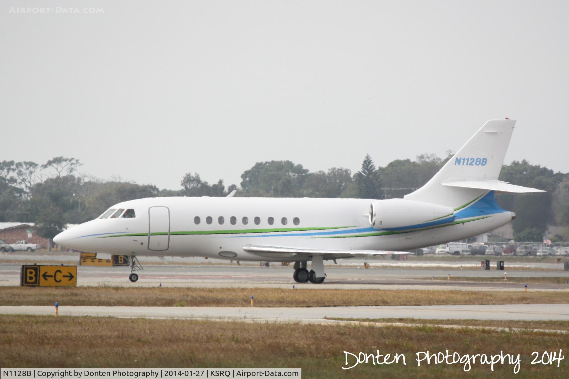 N1128B, 1999 Dassault Falcon 2000 C/N 83, Dassault Falcon 2000 (N1128B) arrives at Sarasota-Bradenton International Airport