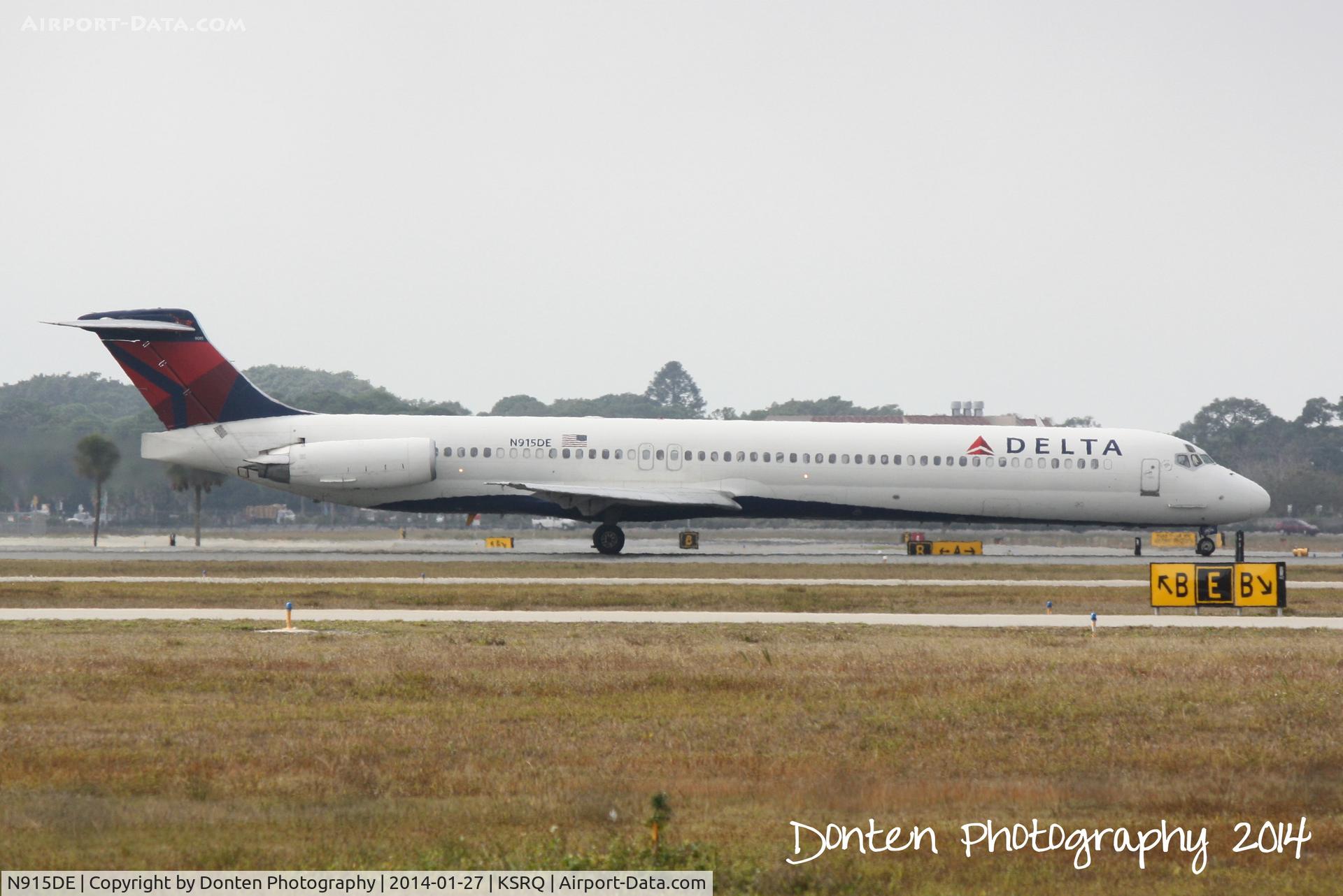 N915DE, 1993 McDonnell Douglas MD-88 C/N 53420, Delta Flight 2298 (N915DE) arrives at Sarasota-Bradenton International Airport following a flight from Hartsfield-Jackson Atlanta International Airport