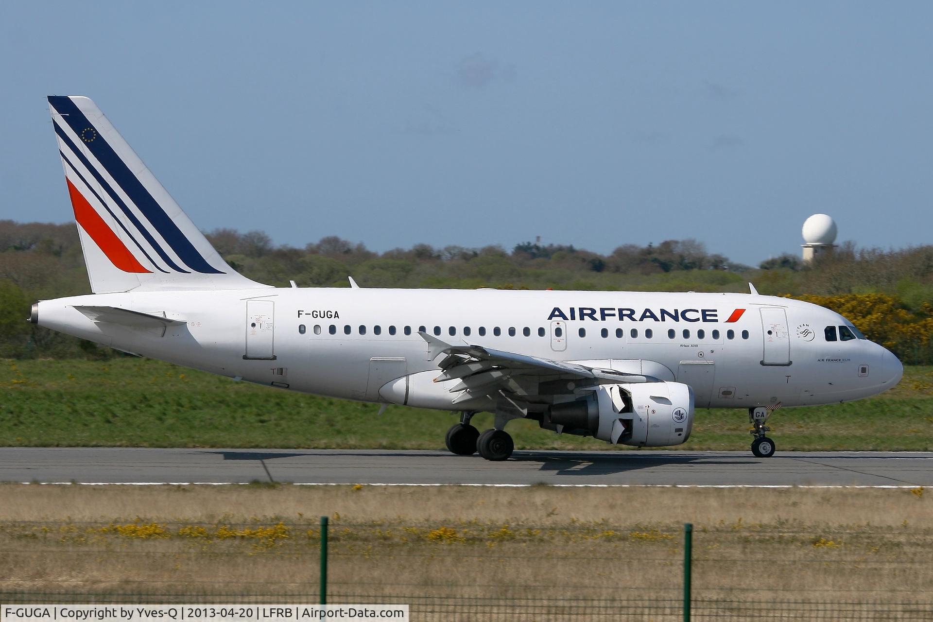 F-GUGA, 2002 Airbus A318-111 C/N 2035, Airbus A318-111, Landing Rwy 07R, Brest-Bretagne Airport (LFRB-BES)