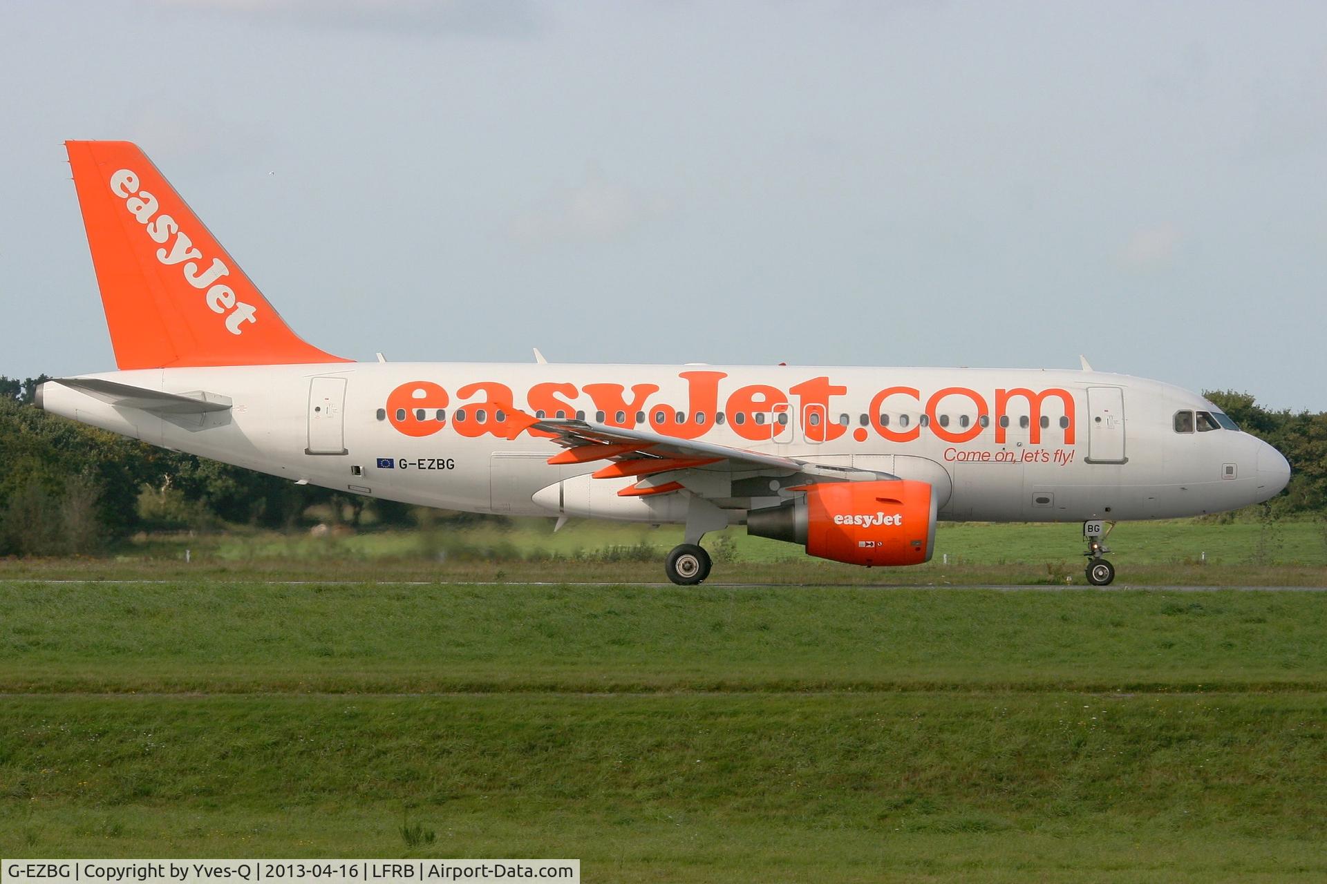 G-EZBG, 2006 Airbus A319-111 C/N 2946, Airbus A319-111, Taxiing to holding point Rwy 25L, Brest-Bretagne Airport (LFRB-BES)